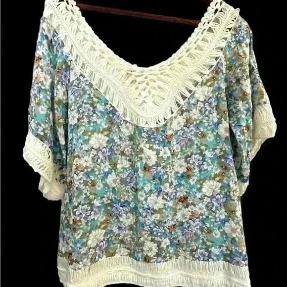 Kamana Floral Tunic Top with Crochet Neckline, cuffs, and Hemline Size L - Picture 2 of 9